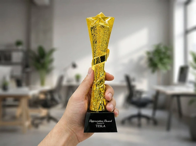 Award Trophy Star slanted full gold with black base