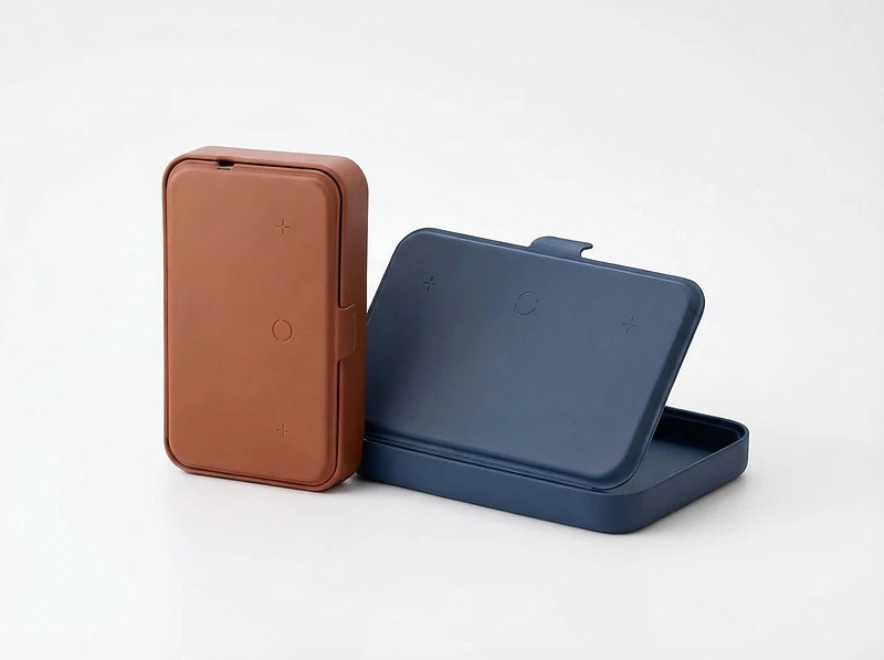 Travel Wallet with 3-in-1 MagSafe Charger