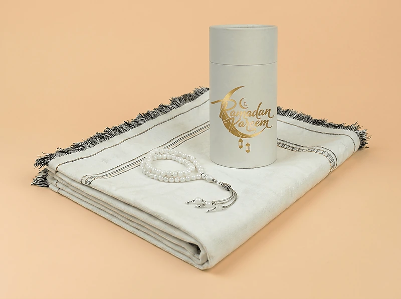 Prayer Mat with Tasbih in Tubular Box White