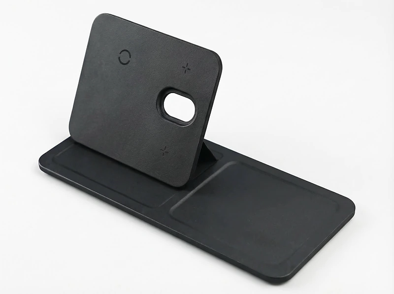 Organizer with 3-in-1 MagSafe Charger