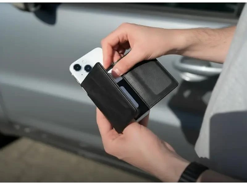 Slim PU Leather Card Holder with MagSafe Attachment