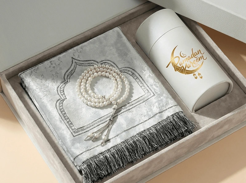 Prayer Mat with Tasbih in Tubular Box White