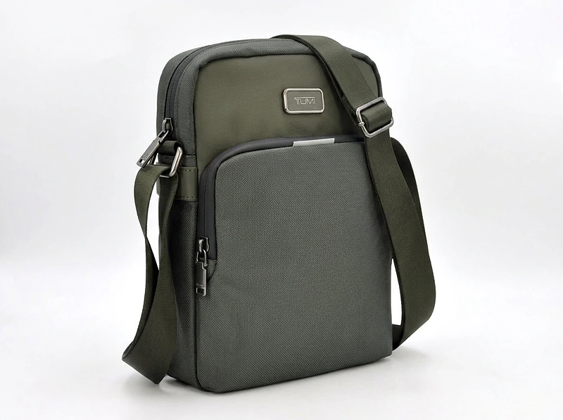 Lightweight Travel Organizer Bag with MagSafe