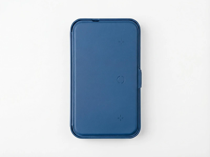 Travel Wallet with 3-in-1 MagSafe Charger